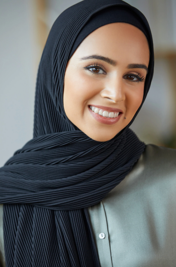 Hijab dengan Detil Lipit Eksklusif